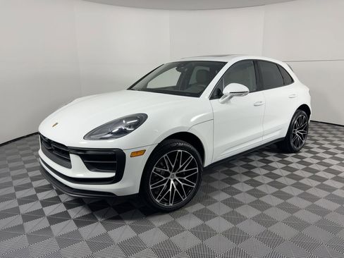 Certified 2026 Porsche Macan AWD/4WD image 1