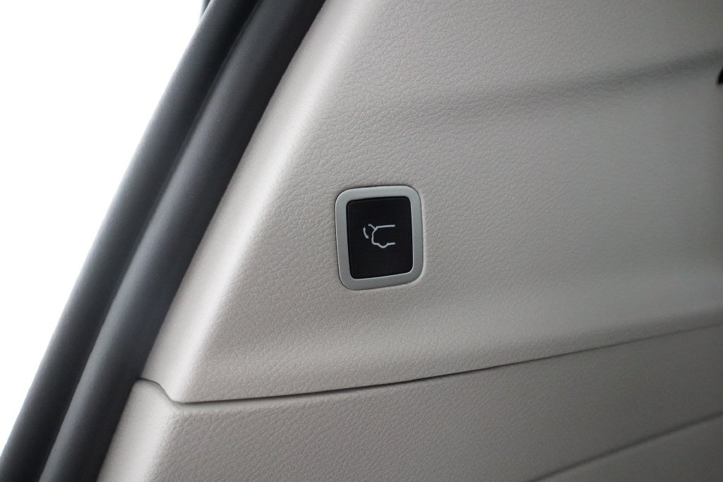 Used 2024 Chrysler Pacifica Touring-L AWD/4WD image 15