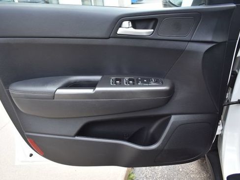 Used 2022 Kia Sportage LX FWD image 17