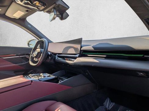 Used 2025 BMW 530i xDrive w/ Premium Package image 23