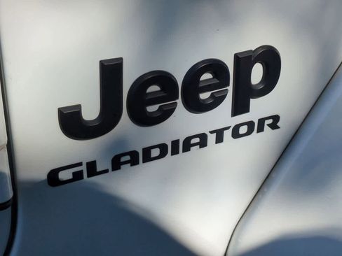Used 2022 Jeep Gladiator Sport image 12