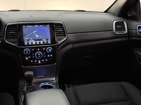 Used 2019 Jeep Grand Cherokee Laredo AWD/4WD image 28