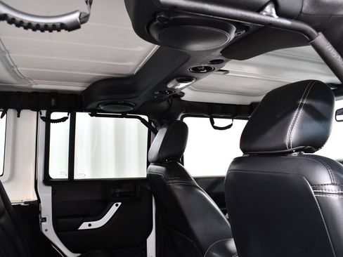 Used 2014 Jeep Wrangler Unlimited Sahara image 18