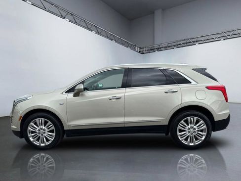 Used 2017 Cadillac XT5 Premium Luxury AWD/4WD image 2