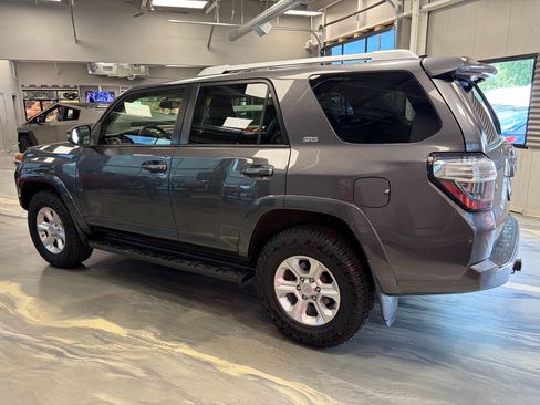 Used 2017 Toyota 4Runner SR5 AWD/4WD image 48