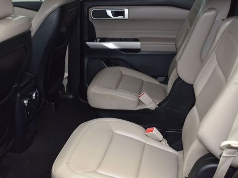 Used 2020 Ford Explorer XLT w/ Equipment Group 202A image 8