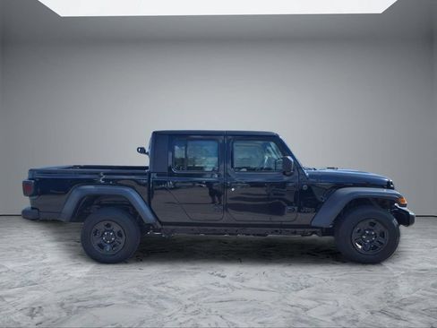 Used 2024 Jeep Gladiator Sport AWD/4WD image 8