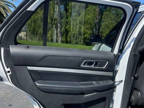 Used 2017 Ford Explorer XLT FWD image 11
