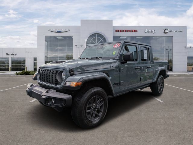 Used 2025 Jeep Gladiator Sport AWD/4WD image 5