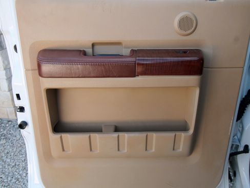 Used 2011 Ford F250 King Ranch w/ King Ranch w/Chrome Pkg image 44