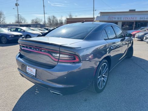 Used 2015 Dodge Charger SE w/ Sport Appearance Group image 3