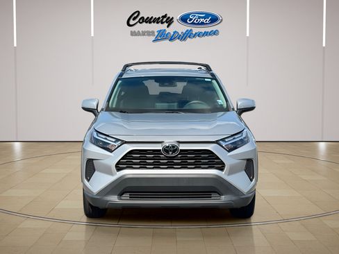 Used 2022 Toyota RAV4 XLE w/ Convenience Package AWD/4WD image 12