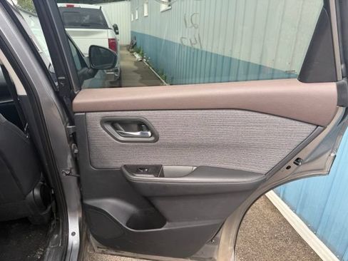 Used 2021 Nissan Rogue SV AWD/4WD image 9