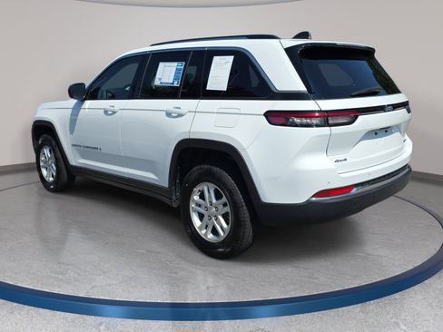Used 2023 Jeep Grand Cherokee Laredo AWD/4WD image 7