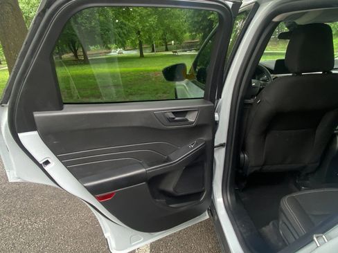 Used 2025 Ford Escape Active AWD/4WD image 16