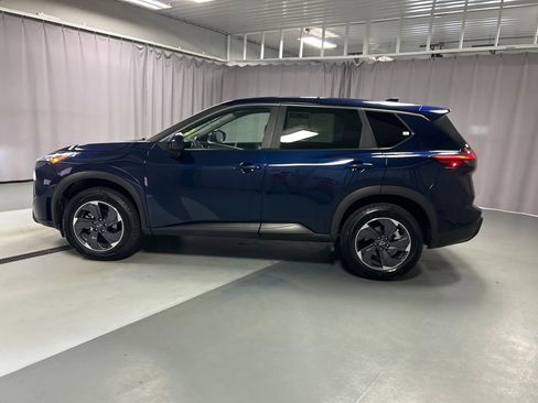 Used 2025 Nissan Rogue SV FWD image 4