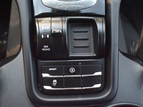 Used 2017 Porsche Cayenne Platinum Edition AWD/4WD image 34