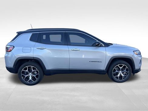 Used 2024 Jeep Compass Limited AWD/4WD image 4