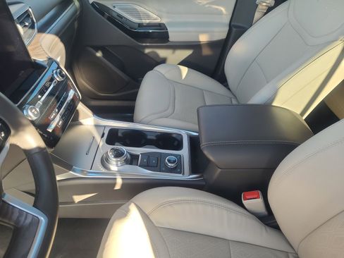 Certified 2023 Ford Explorer Platinum w/ Technology Package image 15