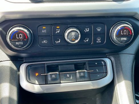 Used 2020 GMC Acadia SLT w/ Trailering Package FWD image 15