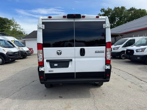 Used 2025 RAM ProMaster 2500 w/ U-Haul Equipment Group FWD image 11