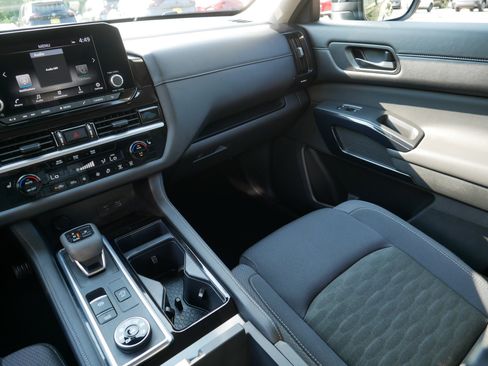 Certified 2025 Nissan Pathfinder SV w/ SV Premium Package AWD/4WD image 11