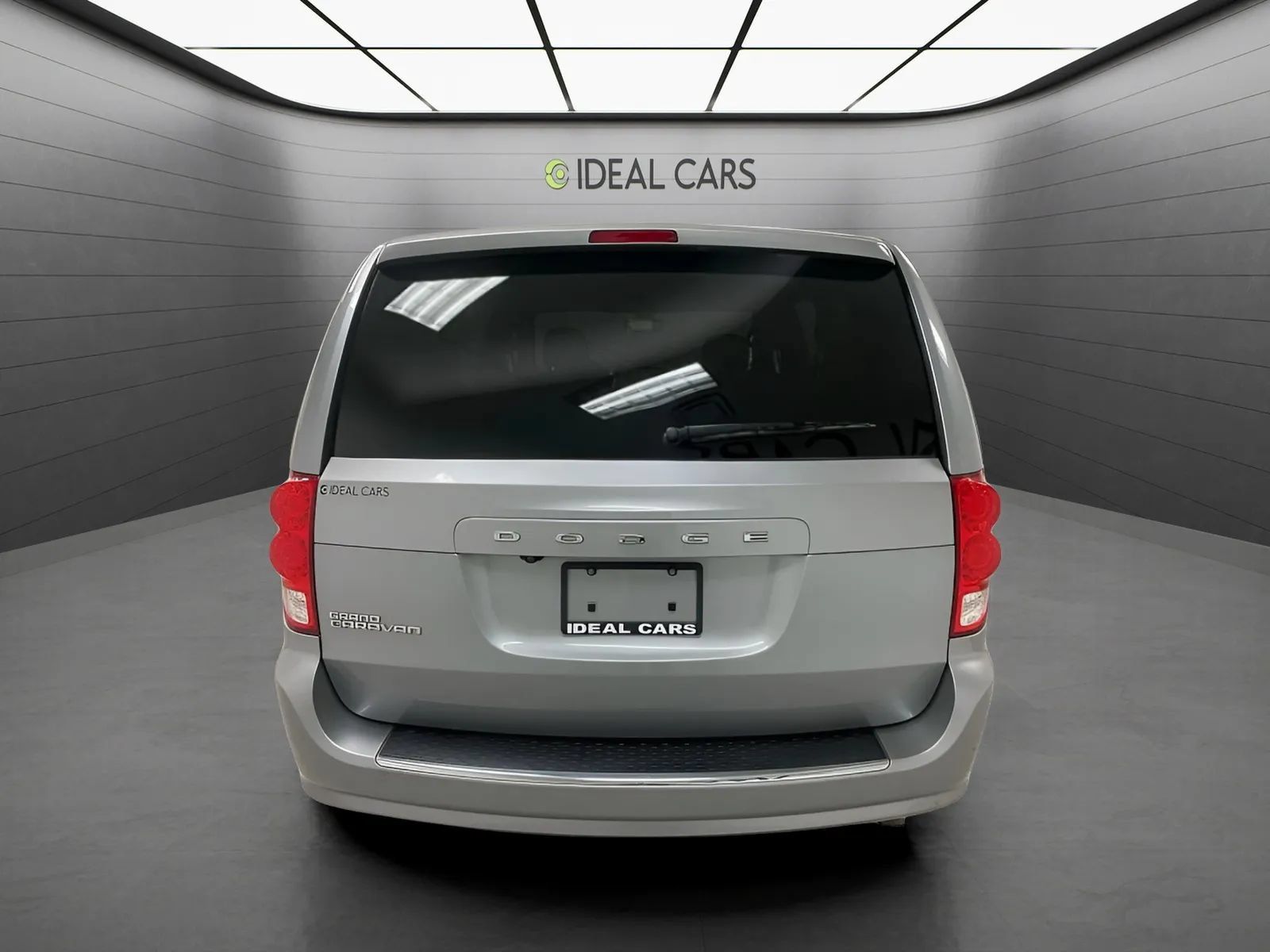 Used 2020 Dodge Grand Caravan SE FWD image 6