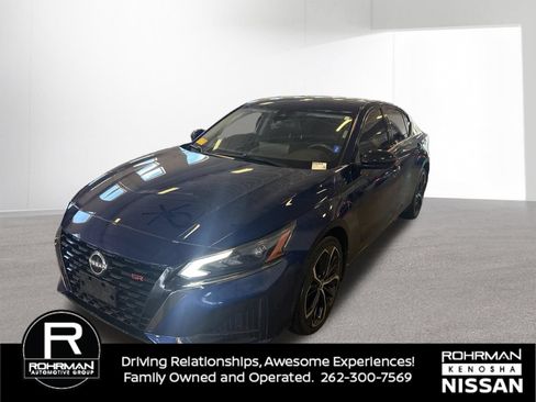 Used 2023 Nissan Altima 2.5 SR w/ SR Premium Package AWD/4WD image 1