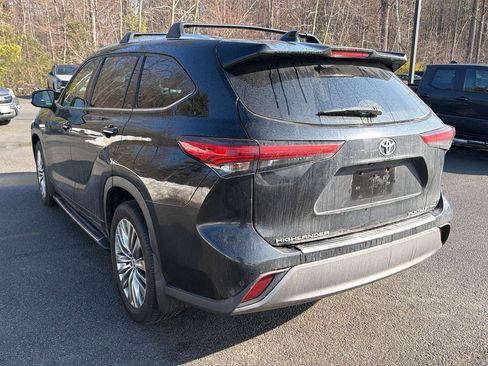 Used 2022 Toyota Highlander Platinum image 10
