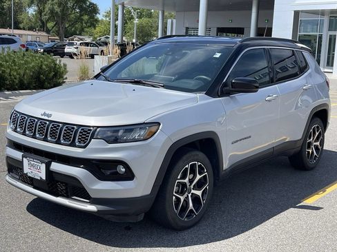 Used 2025 Jeep Compass Limited AWD/4WD image 3
