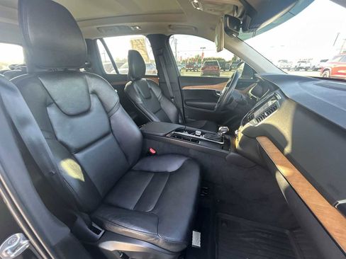 Used 2022 Volvo XC90 T6 Momentum w/ Climate Package image 29