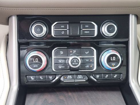 Used 2023 GMC Yukon Denali AWD/4WD image 16