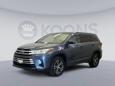 Used 2017 Toyota Highlander LE FWD image 4