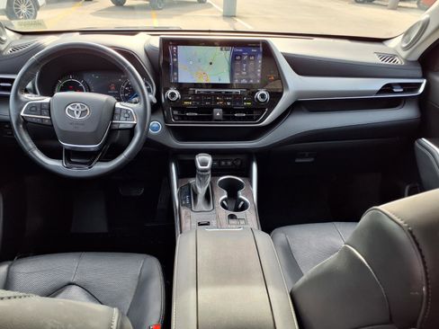 Used 2021 Toyota Highlander Platinum FWD image 11