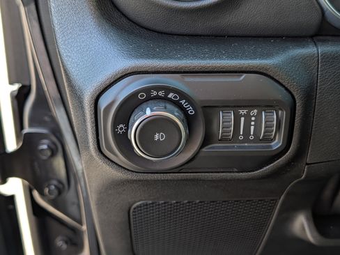Used 2020 Jeep Wrangler Unlimited Sahara AWD/4WD image 25