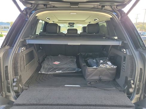 New 2025 Land Rover Range Rover Long Wheelbase SE image 11