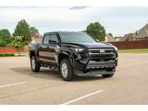 Used 2024 Toyota Tacoma SR RWD image 3
