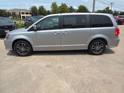 Used 2018 Dodge Grand Caravan GT FWD image 6