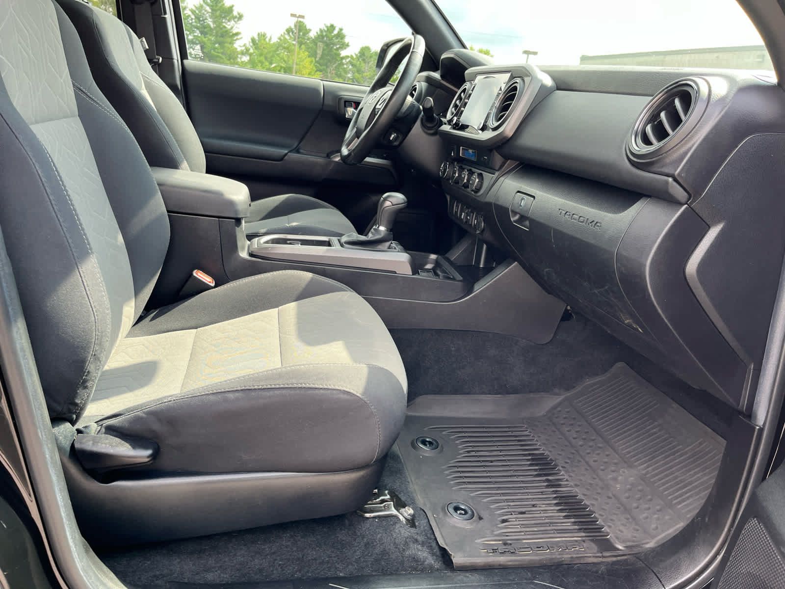 Used 2022 Toyota Tacoma TRD Sport AWD/4WD image 32