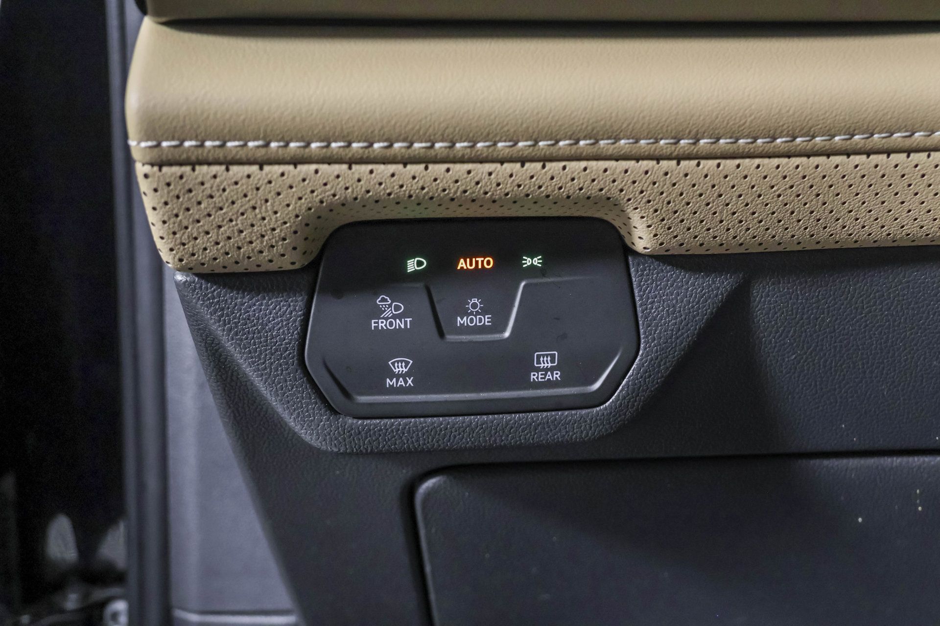 Used 2024 Volkswagen Atlas Cross Sport SE w/ Panoramic Sunroof Package AWD/4WD image 26
