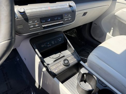Used 2024 Hyundai Kona Limited FWD image 13
