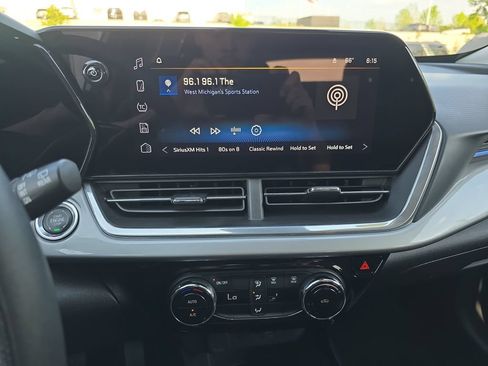 Used 2024 Chevrolet Trax LT FWD image 21