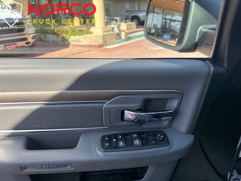 Used 2019 RAM 1500 Classic SLT RWD image 18