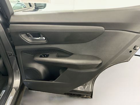 Used 2023 Nissan Ariya AWD image 31