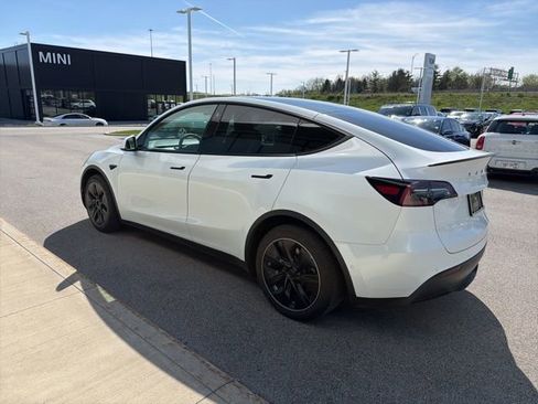 Used 2021 Tesla Model Y Long Range AWD/4WD image 2