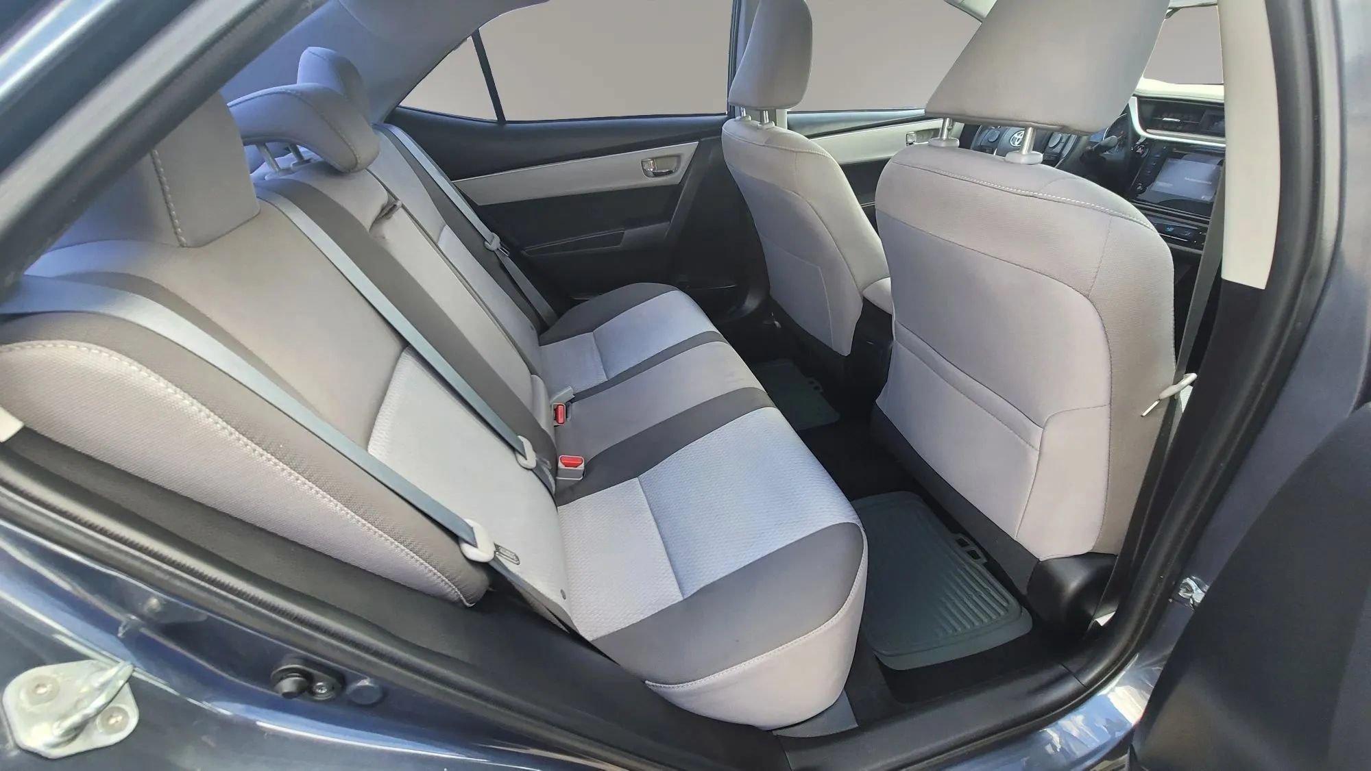 Used 2017 Toyota Corolla LE FWD image 15