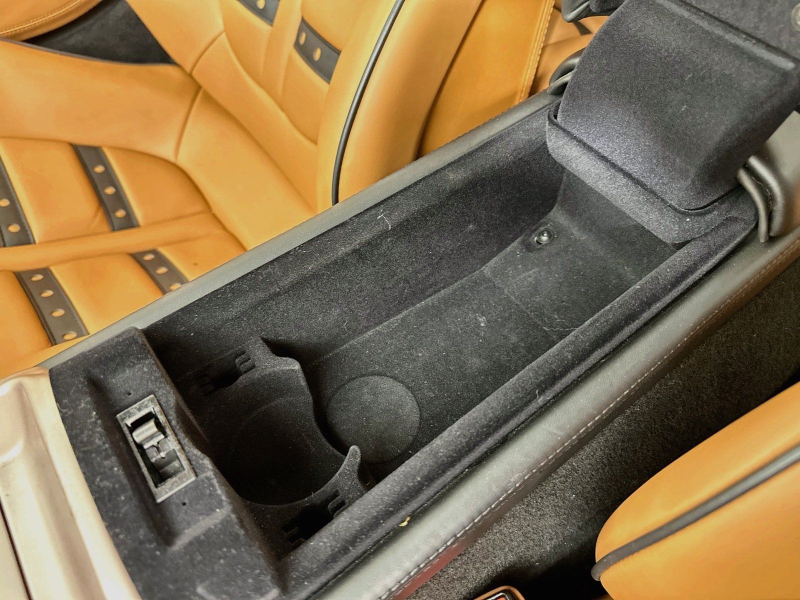 Used 2014 Ferrari California RWD image 31