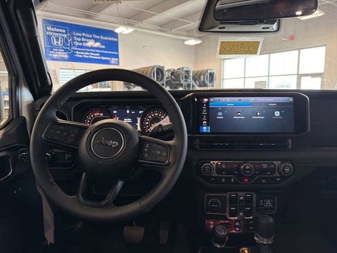 Used 2026 Jeep Wrangler Unlimited Rubicon AWD/4WD image 5