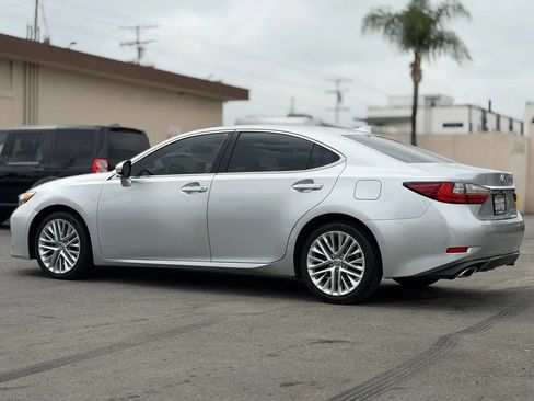 Used 2016 Lexus ES 350 w/ Navigation System Package image 9