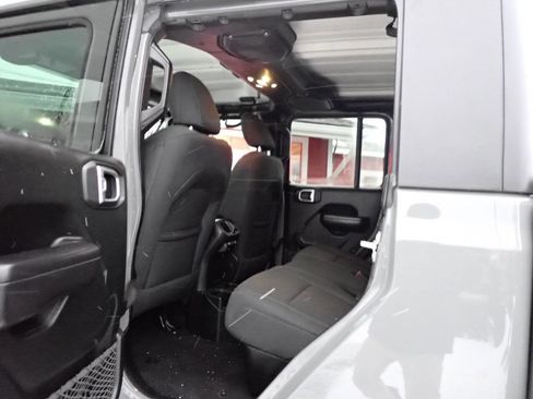 Used 2020 Jeep Gladiator Sport w/ Quick Order Package 24S image 8